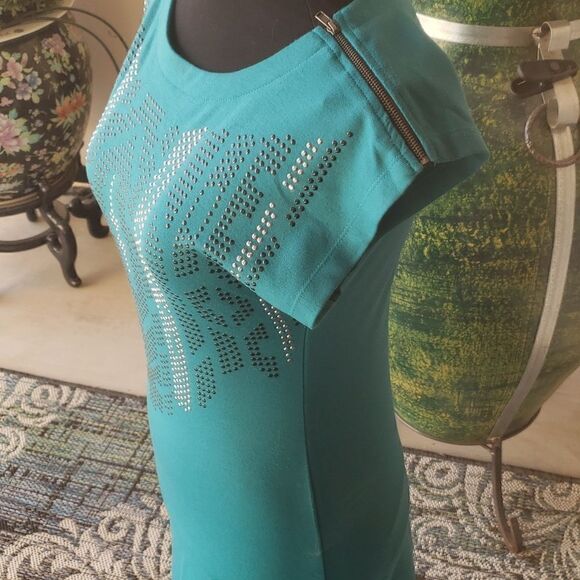 Slim fit embellished dress  - Picture 4 of 7